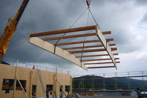 Bau einer Produktionshalle in Holzbauweise