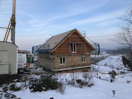 Montage eines Holzhauses auch bei Kälte möglich