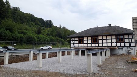 Stahlträger als Tragkonstruktion für die kommende Holzbalkendecke