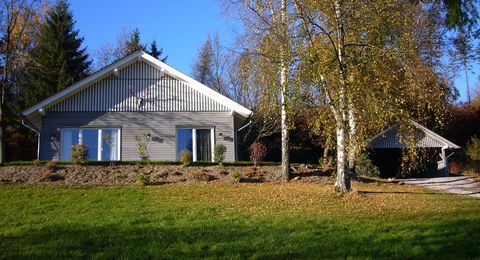 Ferienhaus in Holzrahmenbauweise im Spätsommer