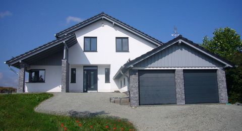Wohnhaus mit Putz Naturstein und Holz