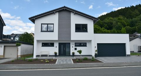 Einfamilienhaus in Holzbauweise mit Putzfassade und Holzfassade