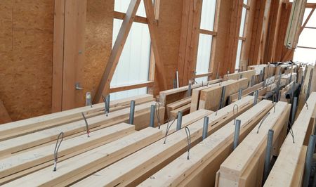 vorgefertigte Wandelemente in Holzbauweise für das dreigeschossige Mehrfamilienhaus in Olsberg