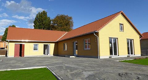 Betriebsgebäude mit Holzfassade in Morschen 