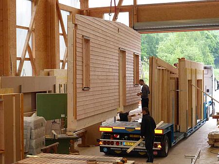 Vorgefertigte Wandelemente für ein Holzhaus