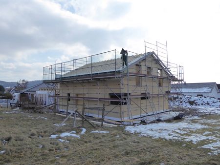 Montage eines Neubaus: Einfamilienhaus in Holzrahmenbauweise