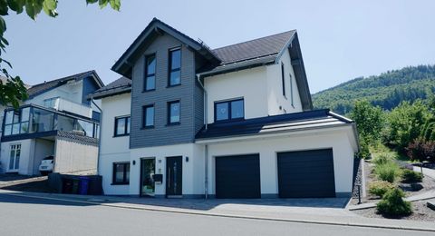 Einfamilienhaus mit Mischfassade aus Holz und Putz