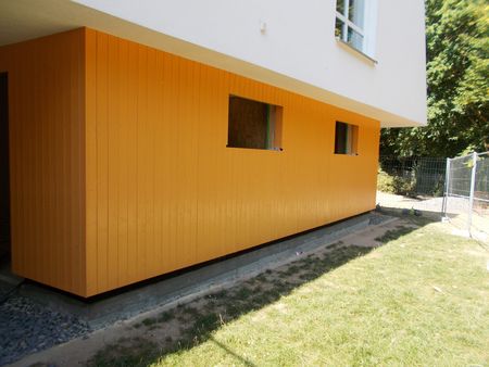 Erweiterung eines Kindergarten mit Holzfassade