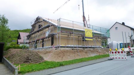 montiertes Holzhaus mit Putzträgerplatten