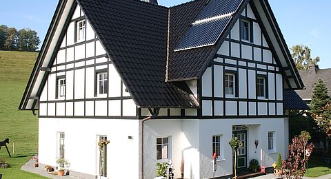 Holzhaus mit Fachwerk von außen