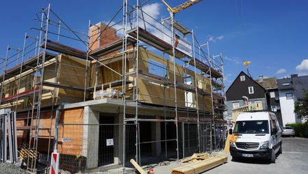 Montagebeginn Mehrfamilienhaus in Holzbauweise